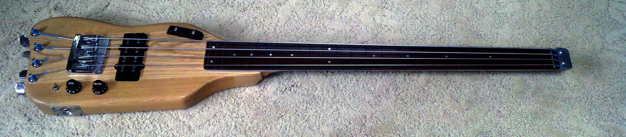 Fretless Short Scale Club